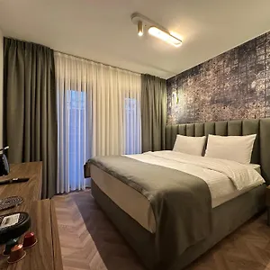 Iris Hotel